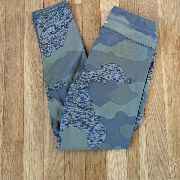 Aerie Campus Green and Gray camo work out leggings - Picture 3 of 5